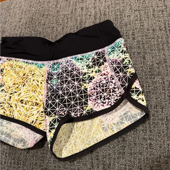 Lulu Lemon Speed Up Lined Women's Geometric Patterned Shorts - Picture 5 of 11